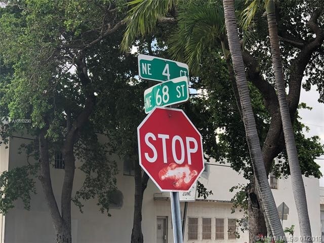 Foto principal - 421 NE 68th St