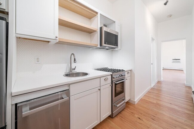 Foto del edificio - 193 Ogden Avenue Unit 4D