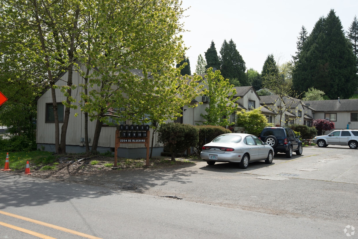 Primary Photo - 2204 SE Bluebird St