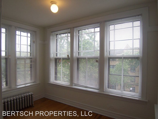 Building Photo - 1420 W Addison St