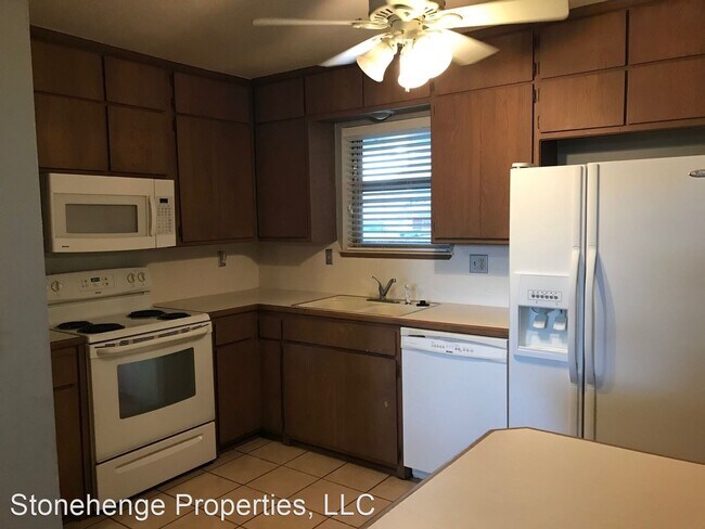 Building Photo - 4 br, 2 bath House - 2126 Iowa St.