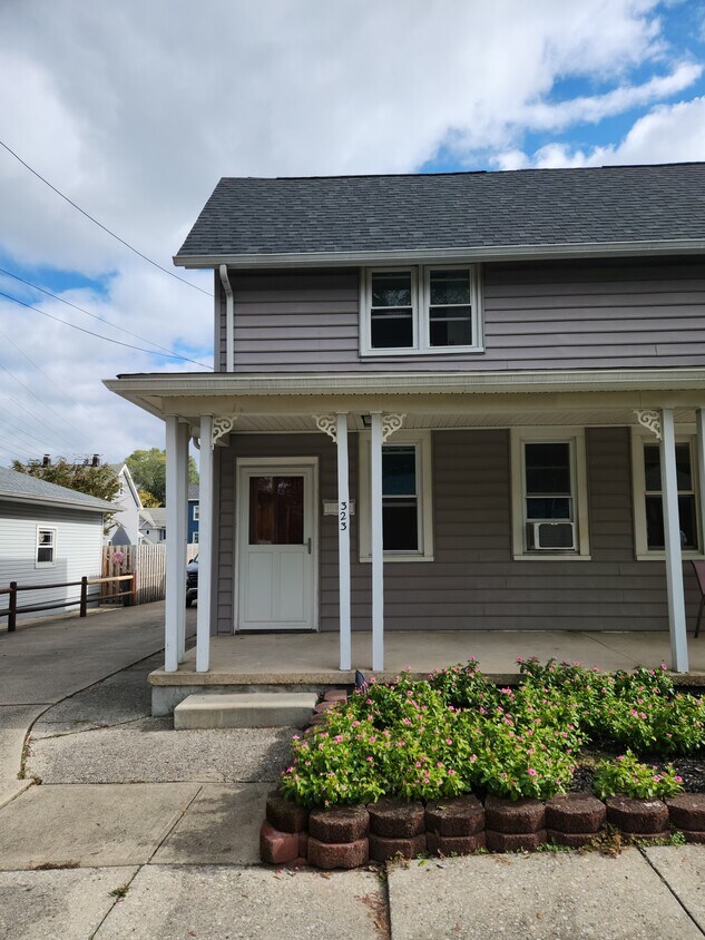 Front Porch - 323 Elm St