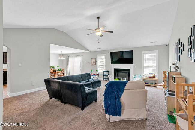 Building Photo - 526 Black Pearl Cir