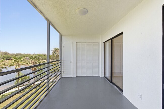 Building Photo - The Rise Apartments
