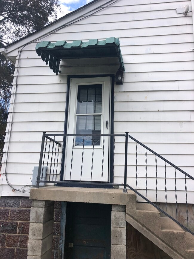 Building Photo - 14 N Huron St