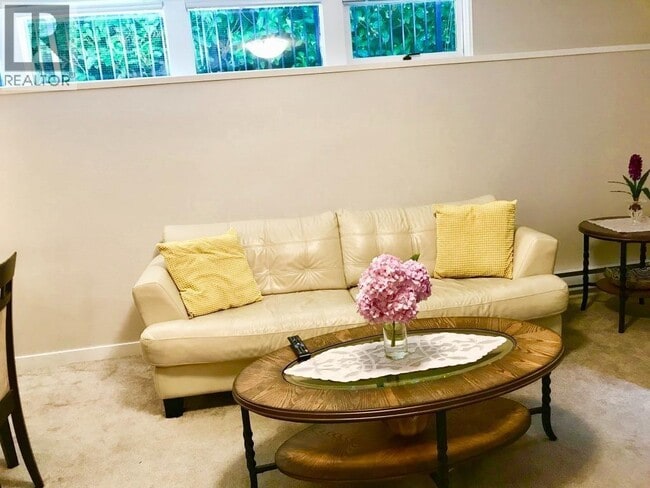 Building Photo - 6486 Bruce St