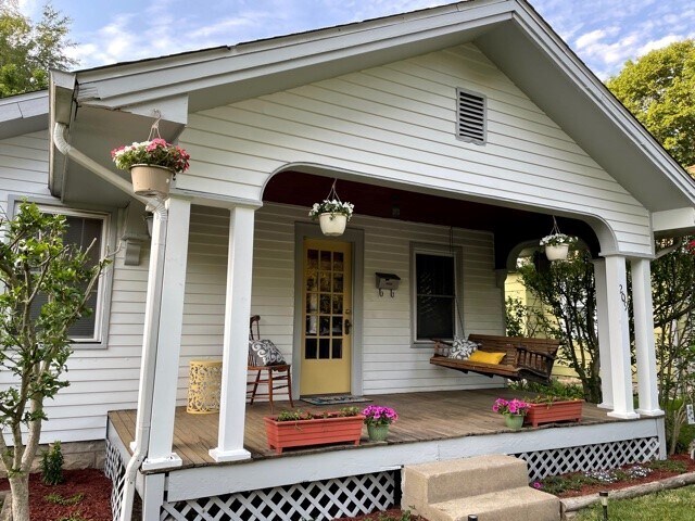 Primary Photo - 209 E Vermilya Ave