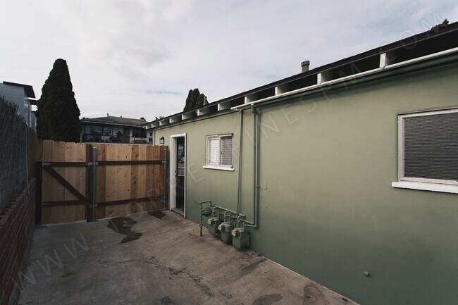 Foto del edificio - *OPEN HOUSE: 10/4 10-11AM* 1BR w/ Parking ...