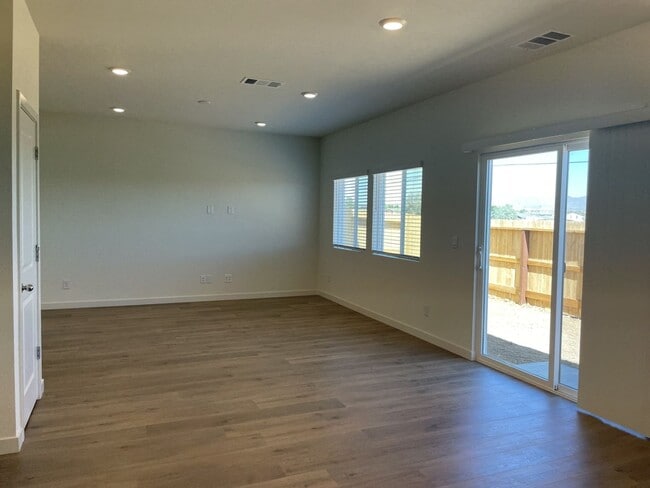 Foto del edificio - Newer Build Home in Lemmon Valley
