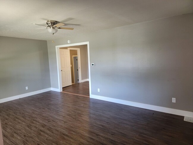 Foto del edificio - Awesome Remodeled  3 bedroom 2 bath single...