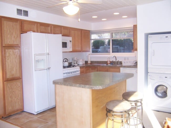 Building Photo - 7621 Carteret Rd