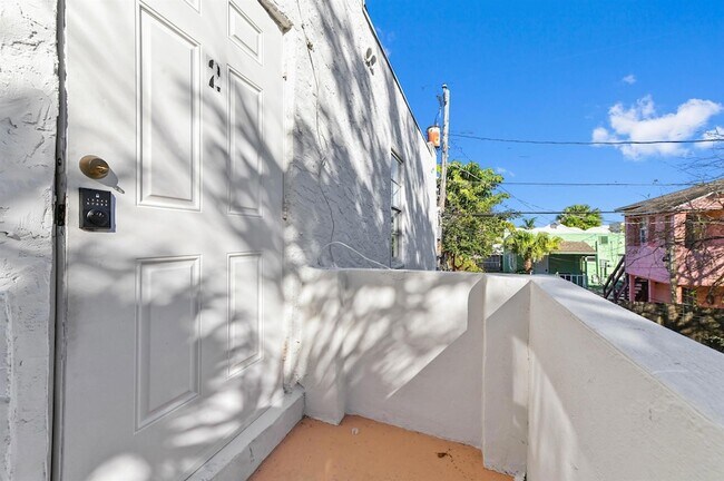 Foto del edificio - 515 Putnam Rd