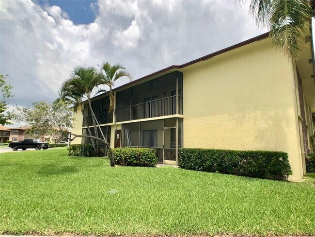 Building Photo - 10026 Winding Lake Rd