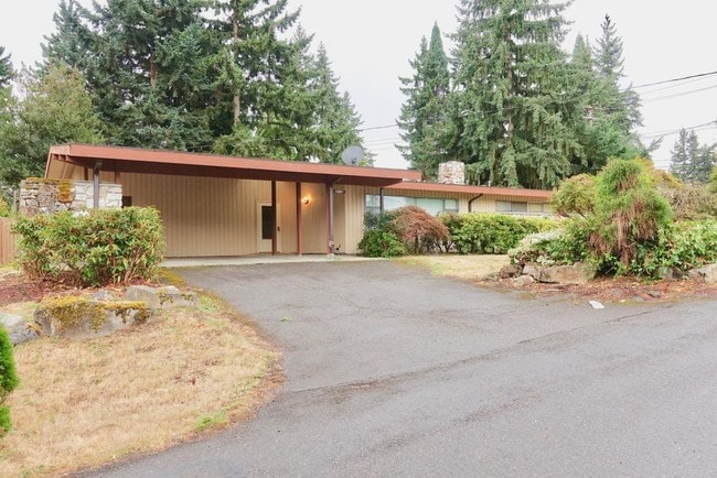 Building Photo - 13305 SE 42nd St