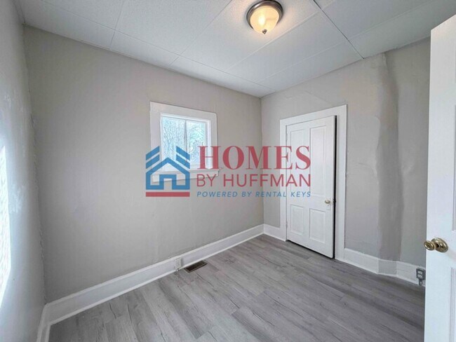 Foto del edificio - Three Bedroom House | Large Backyard