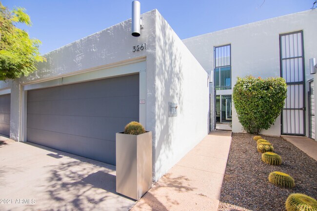 Building Photo - 3261 E Camelback Rd