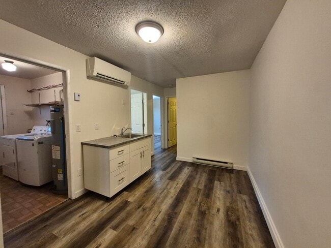 Building Photo - 6162 Somenos Rd