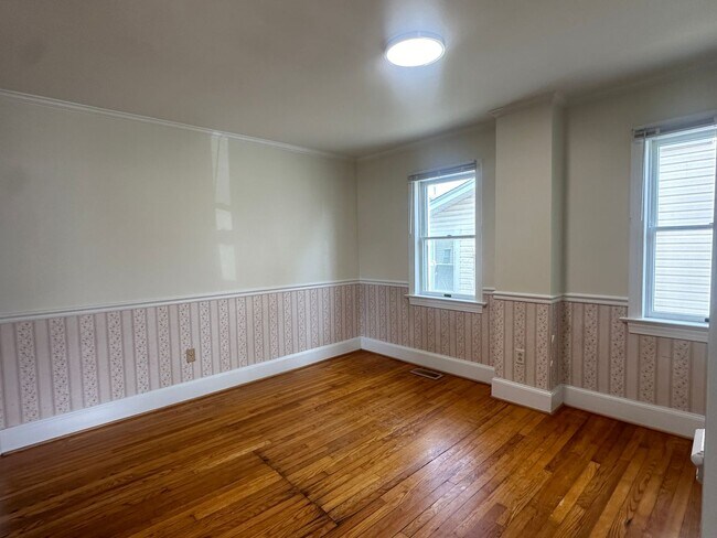 Building Photo - 18 W Whitlock Ave