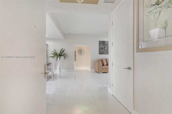 Foto del edificio - 15811 Collins Ave