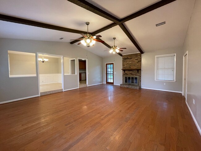 Building Photo - Regency Heights!!!