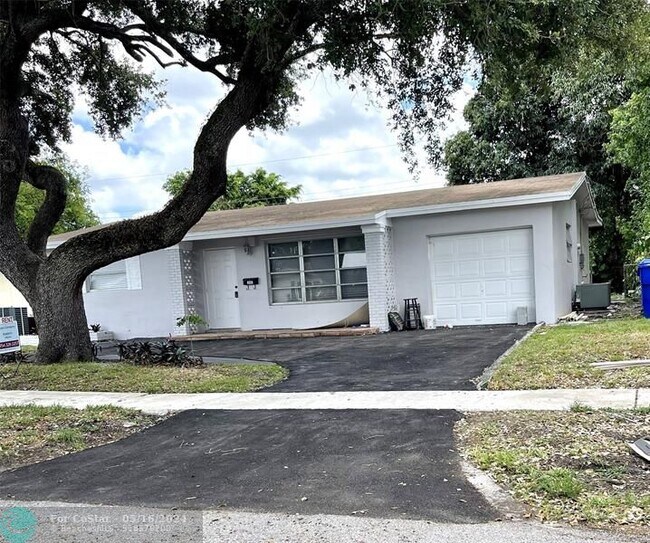 Building Photo - 6320 Thomas St