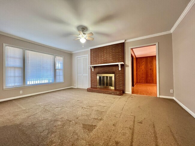 Building Photo - 3 Bed, 2 Bath Home w/ Privacy on 3 Acre Lot