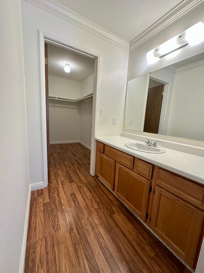 Foto del edificio - 5460 Concord Blvd