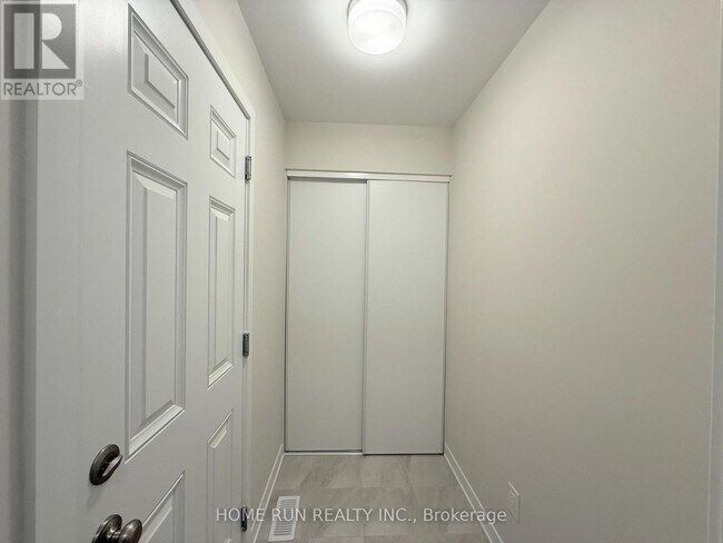 Building Photo - 515 Galanthus Walk