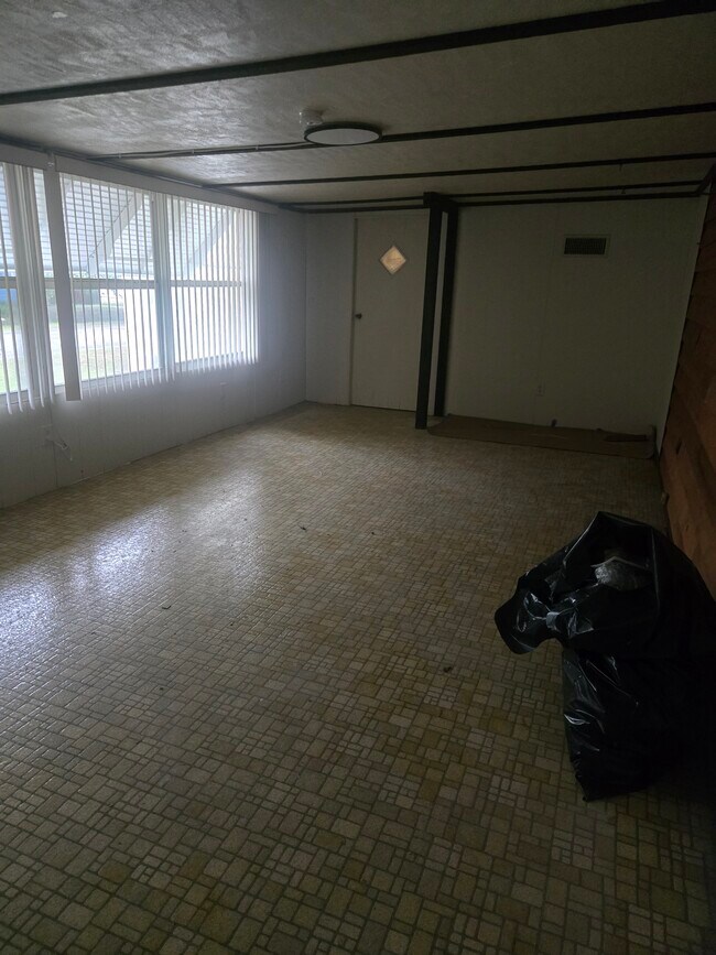 Building Photo - 100 Hoover Ln