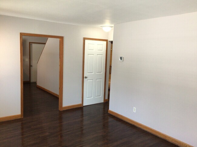 Building Photo - 132 E Bush Drive