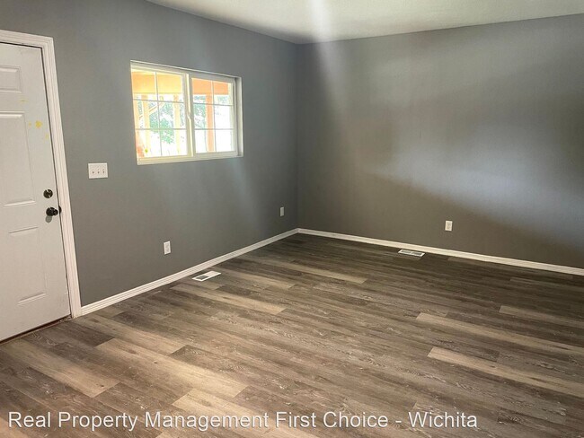 Building Photo - 4 br, 1 bath House - 320 N Ash