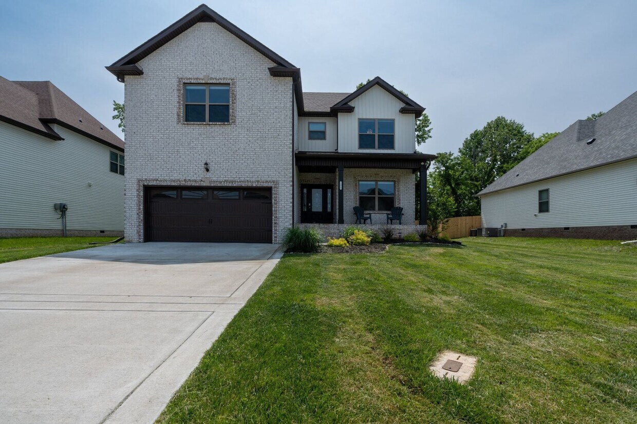 Primary Photo - Beautiful 4-Bedroom Home with Bonus Room