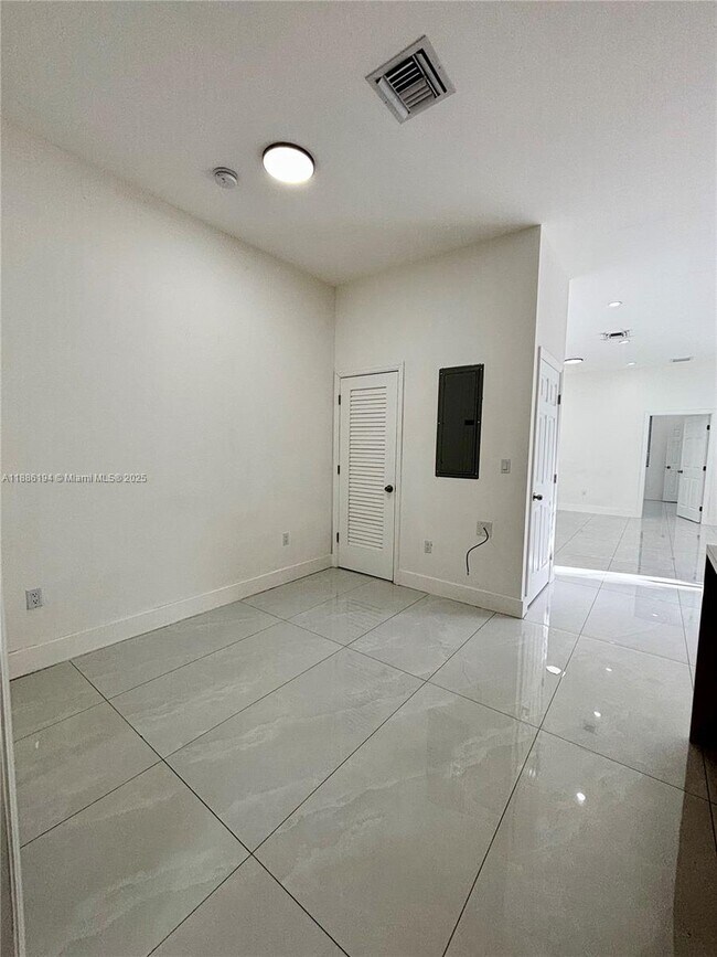 Foto del edificio - 5737 Cleveland St