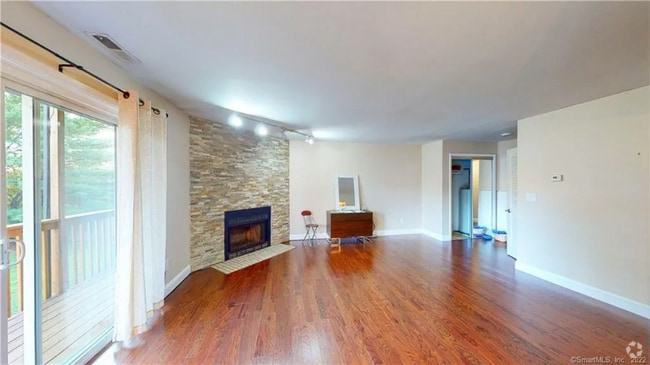 Building Photo - 14 Ingall St