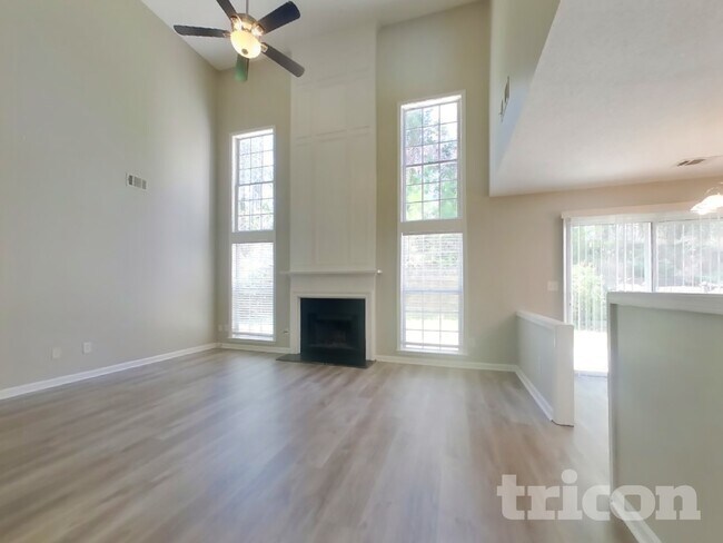 Foto del edificio - 411 Yarrow Way