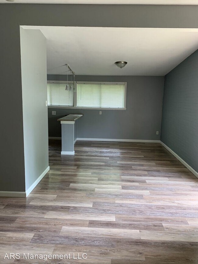 3 br, 2 bath House 8319 Pepperidge House Rental in Berkeley, MO