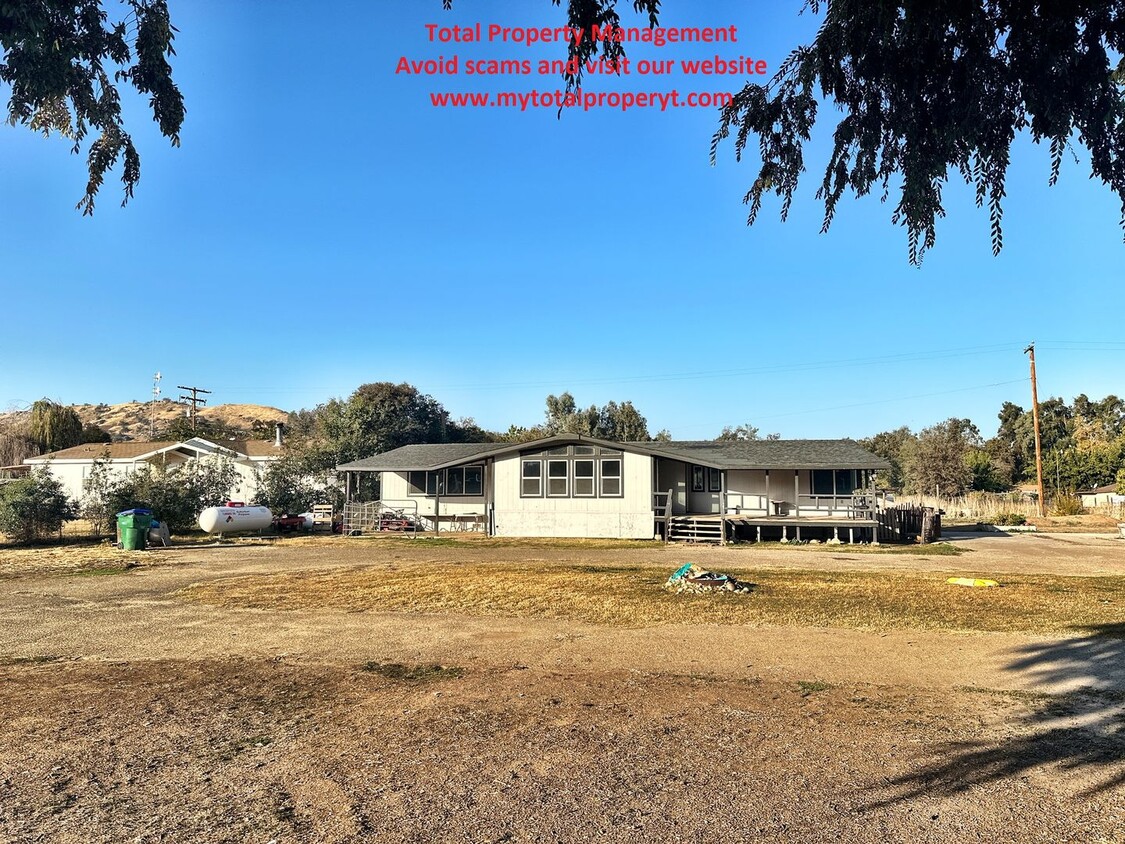 Primary Photo - 32323 SIERRA DR - 3 BEDROOM 2 BATH - 1 ACR...