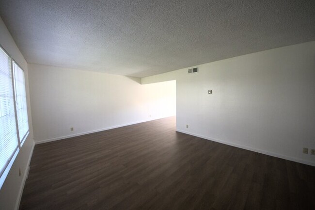 Foto del edificio - Pleasanton Townhome, two stories, 4 bedroo...