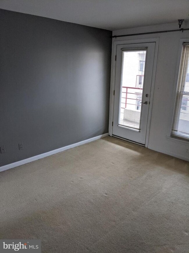 Building Photo - 2 E Wheeling St