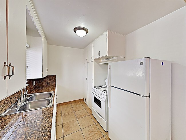 Building Photo - 1 br, 1 bath Apartment - 752 S Escondido Blvd