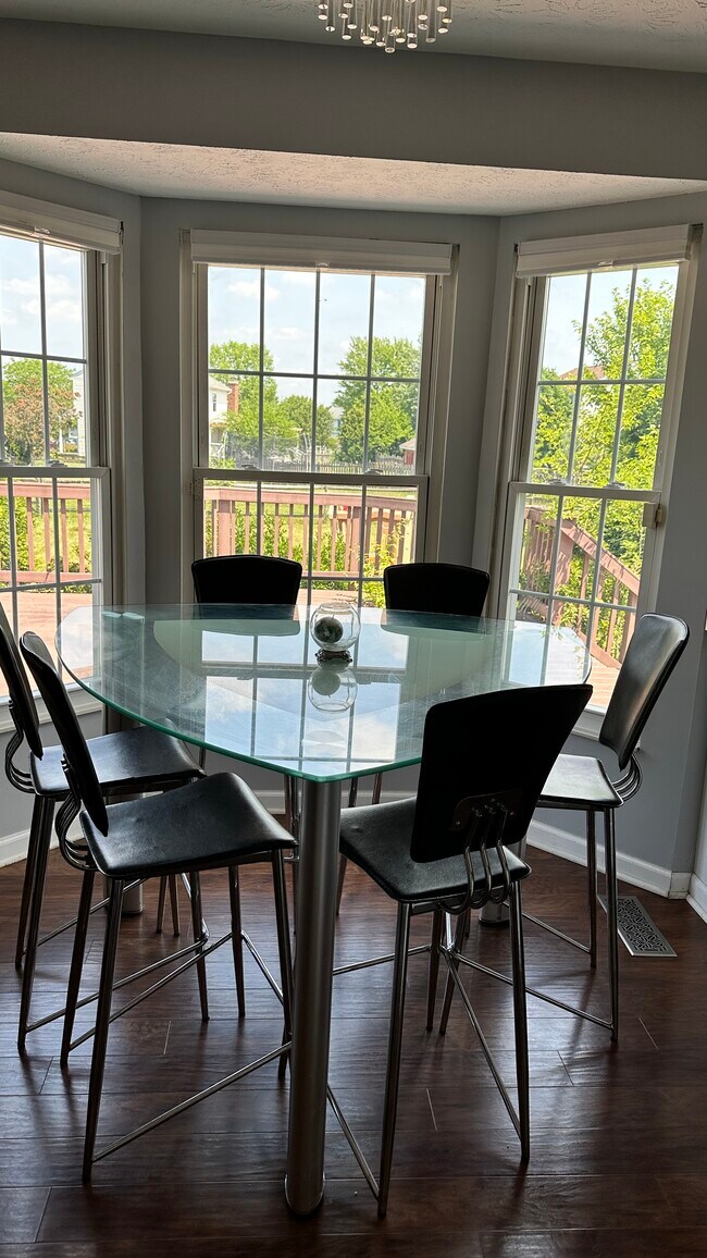 Foto del edificio - 8246 Winters Ln
