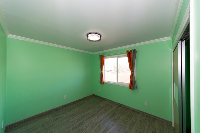 Building Photo - 933 18th Ave