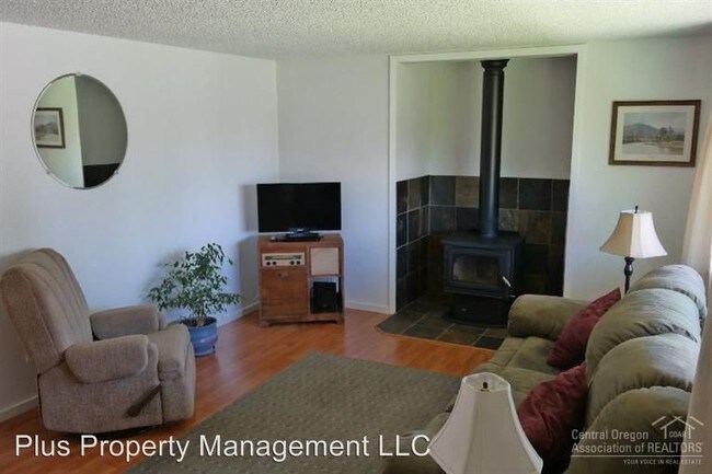Foto del edificio - 1472 SW Canyon Dr