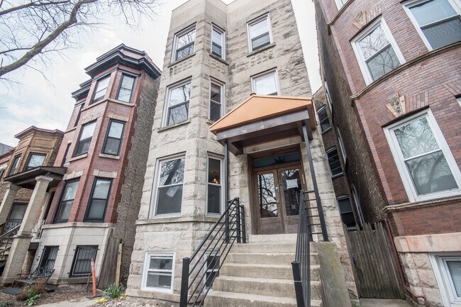 Foto del edificio - 3824 N Kenmore Ave