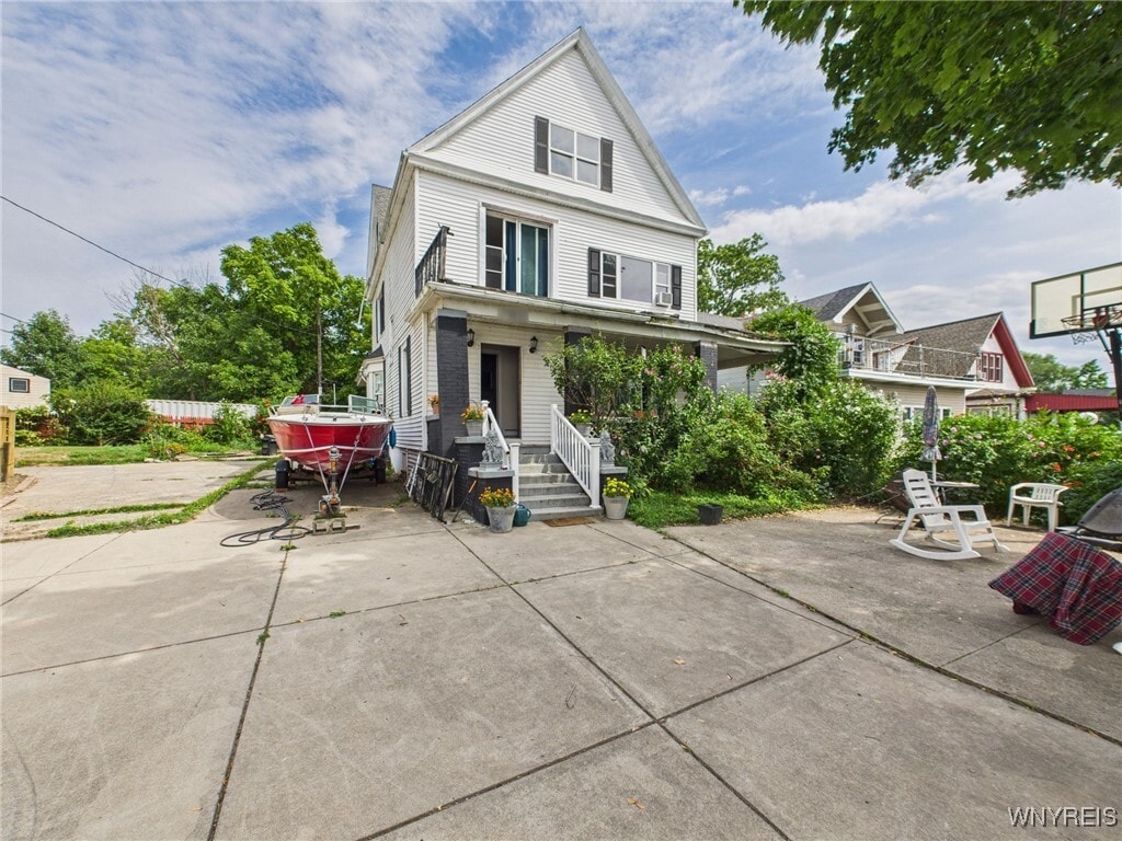 Primary Photo - 2403 Niagara St