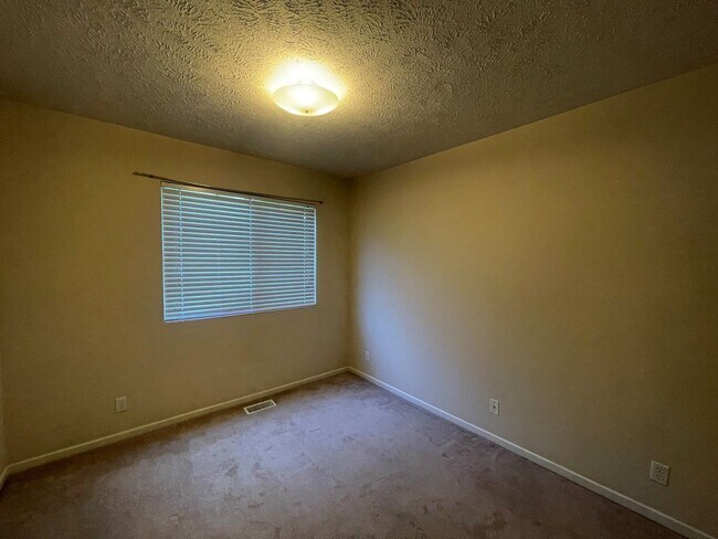 Foto del edificio - New Home For Rent Bellevue!