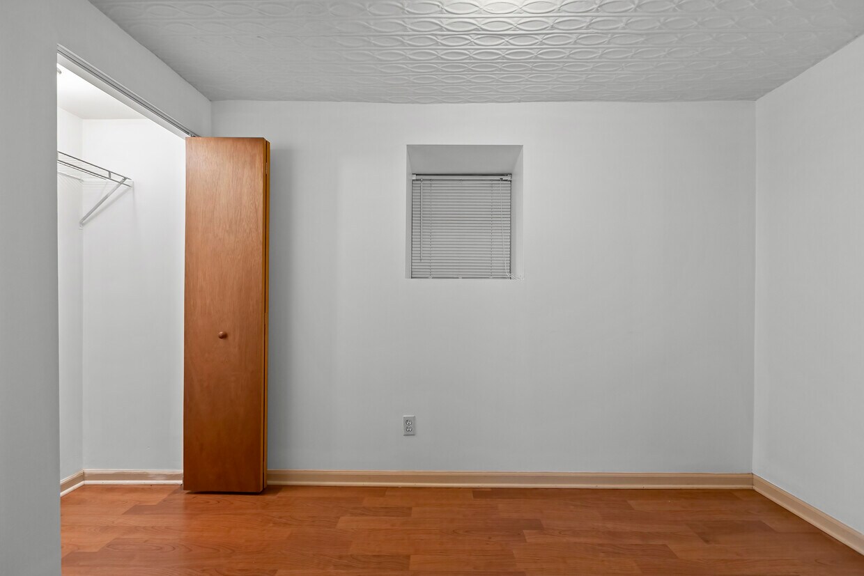 Primary Photo - 1013 N Winchester Ave