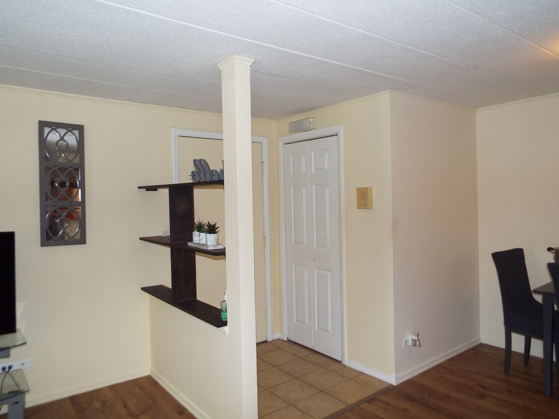 1106 Westover Ln Unit 1A, Schaumburg, IL 60193 Condo for Rent in