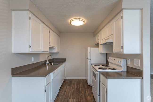 2BR, 1BA - 756 SF - Cheryl Lynn