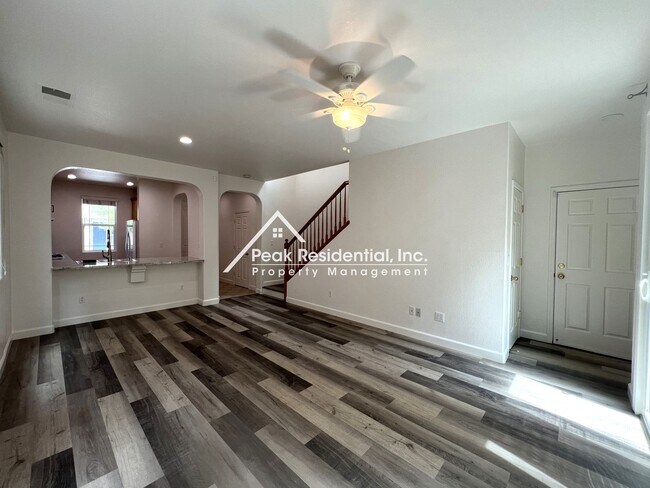 Foto del edificio - A Wonderful 3bd/2.5ba Natomas Home with Ga...